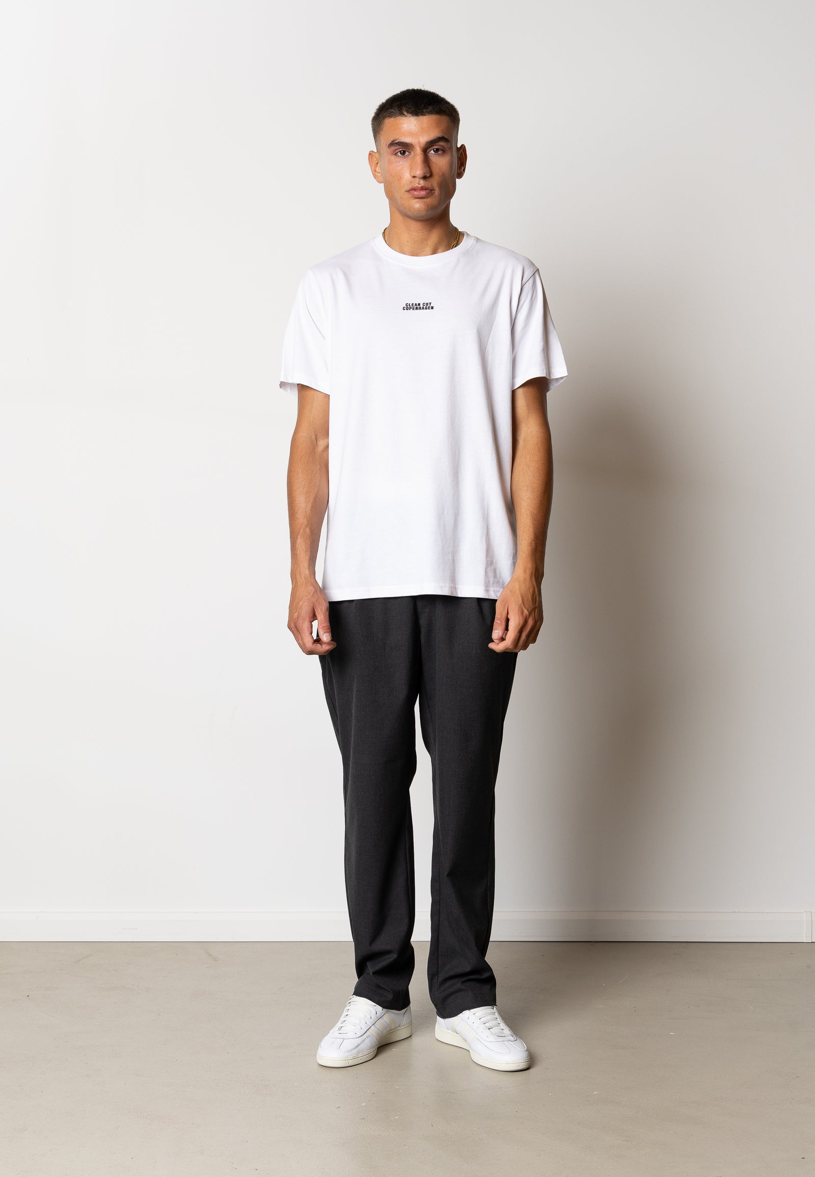 Tシャツ・カットソー JACOB COHEN Men T-shirt White 40002GO1M4530L1 A00 JACOB COHEN White T-Shirt With Embroidered Logo — Mitchell