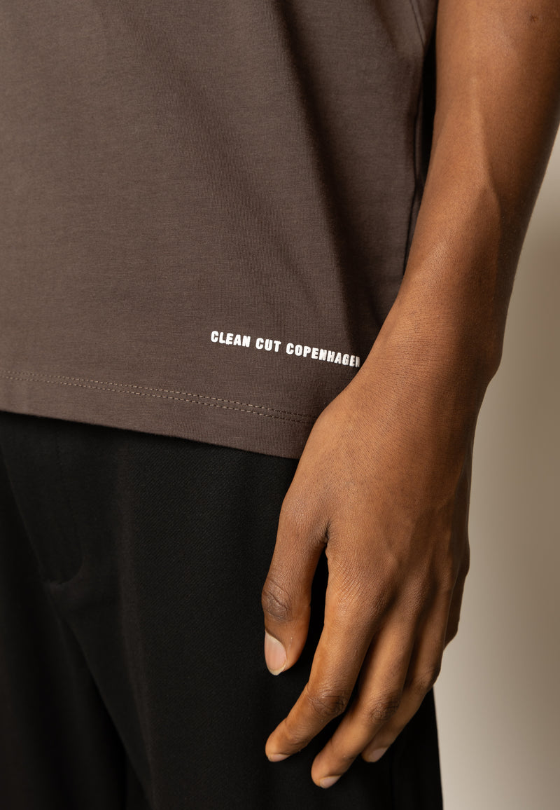 Clean Cut Copenhagen PATRICK ORGANIC T-SHIRT T-shirts S/S Dark Brown