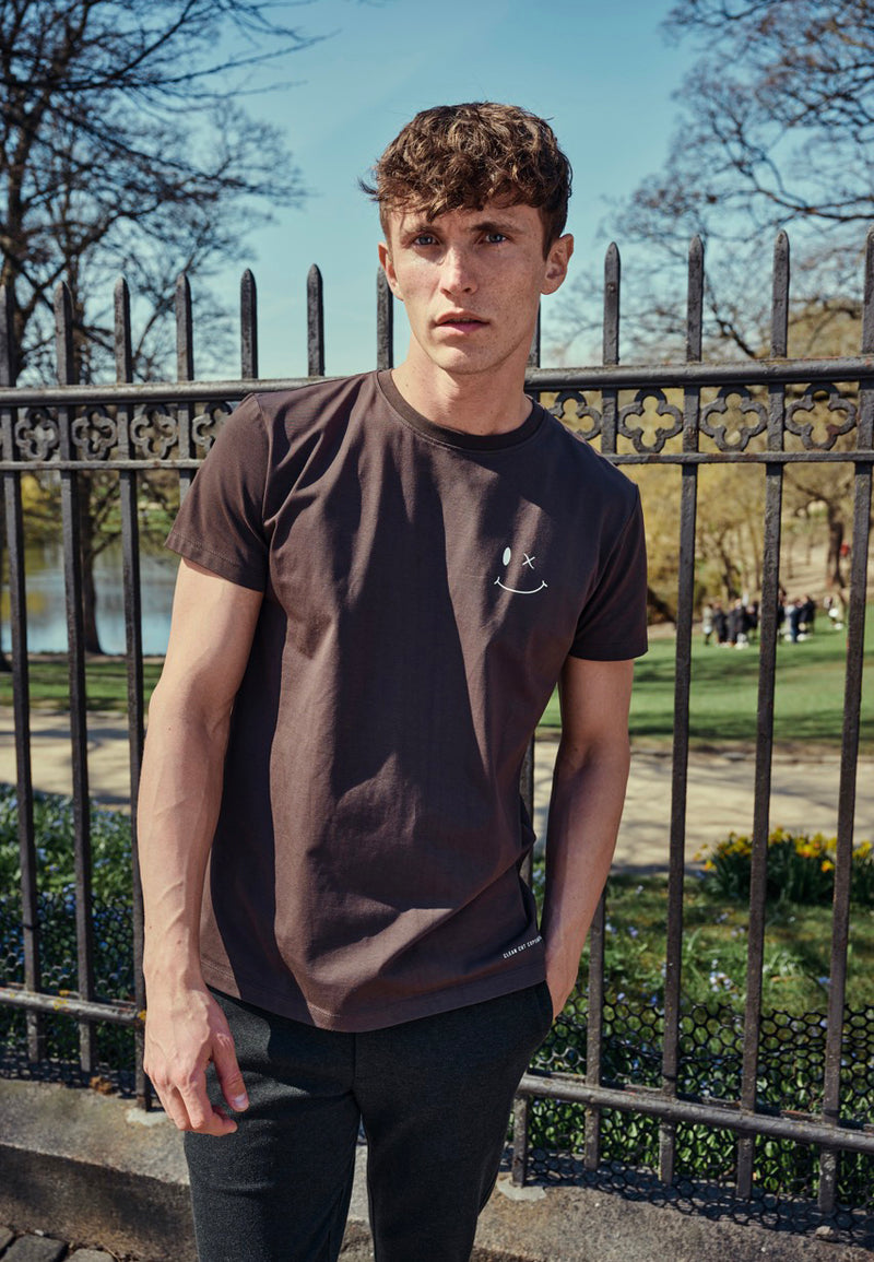 Clean Cut Copenhagen PATRICK ORGANIC T-SHIRT T-shirts S/S Dark Brown
